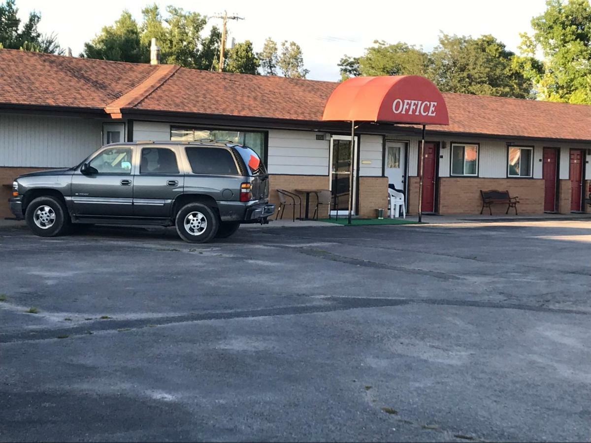 Motel Grand Chadron Eksteriør bilde